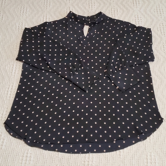 ✨️2/$20 Long Sleeve Dot Blouse - Picture 4 of 5